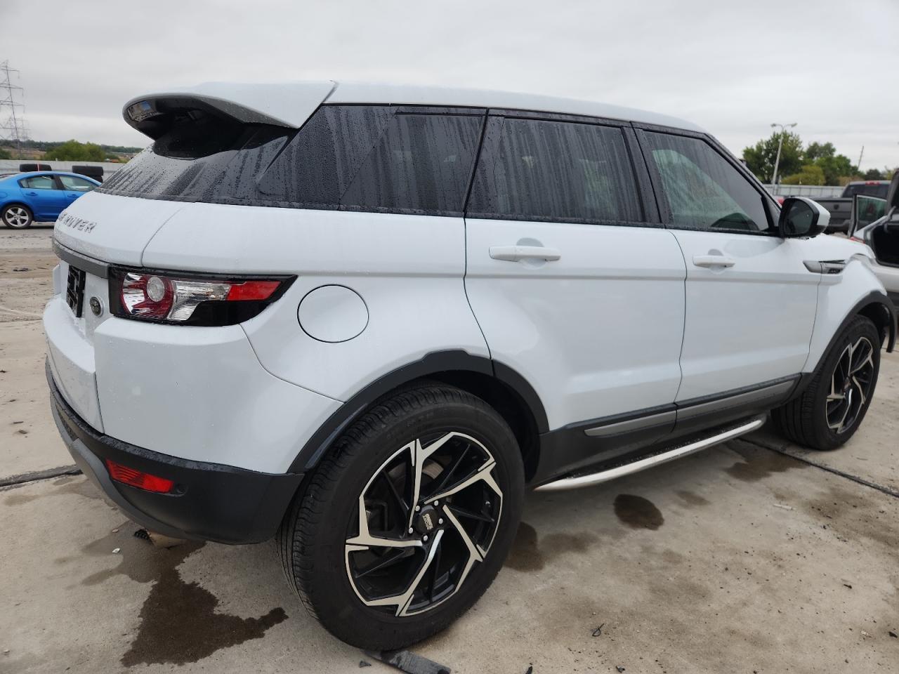 2015 Land Rover Range Rover Evoque Pure Premium - Image 3