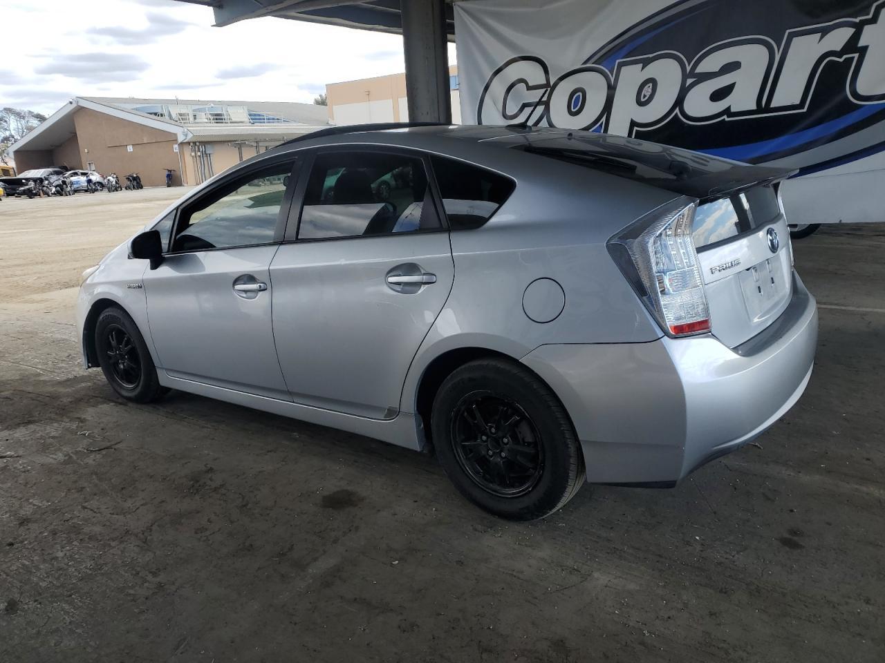 2011 Toyota Prius - Image 2