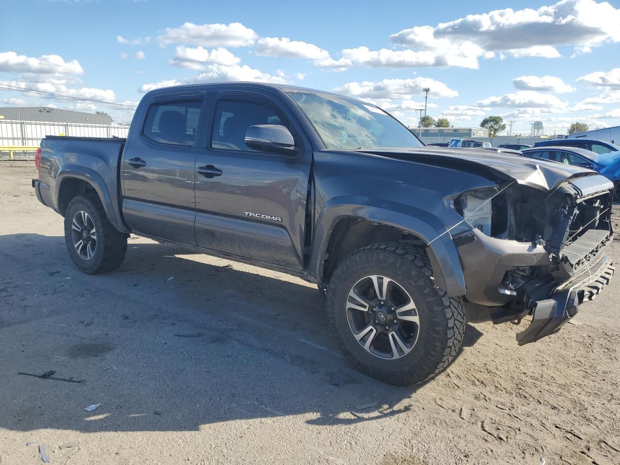 2017 Toyota Tacoma Double Cab - Image 4