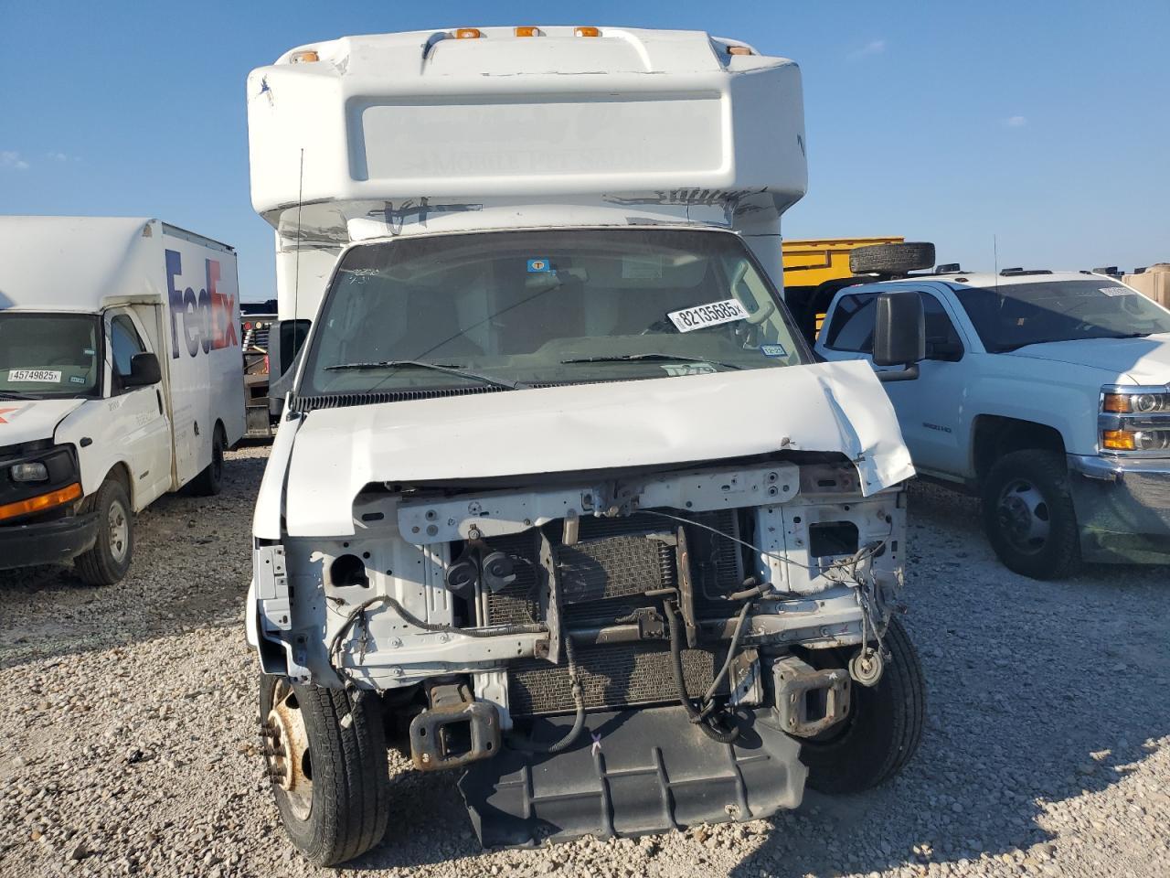 2011 Ford Econoline E450 Super Duty Cutaway Van - Фото 5