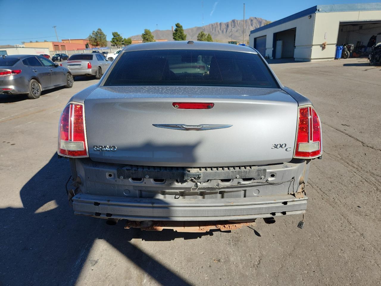 2011 Chrysler 300C - Фото 6