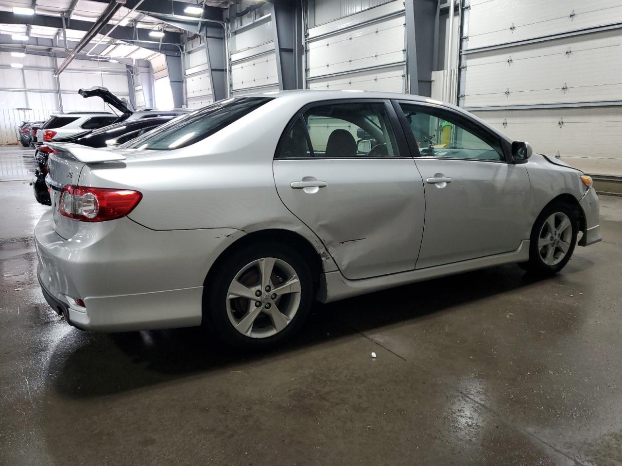 2013 Toyota Corolla Base - Фото 3