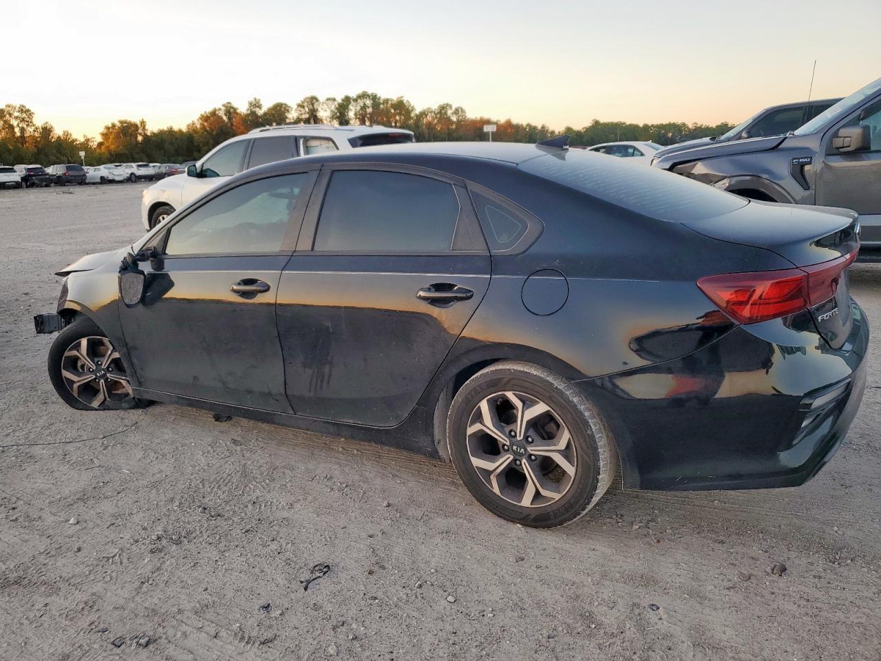 2021 Kia Forte - Фото 2