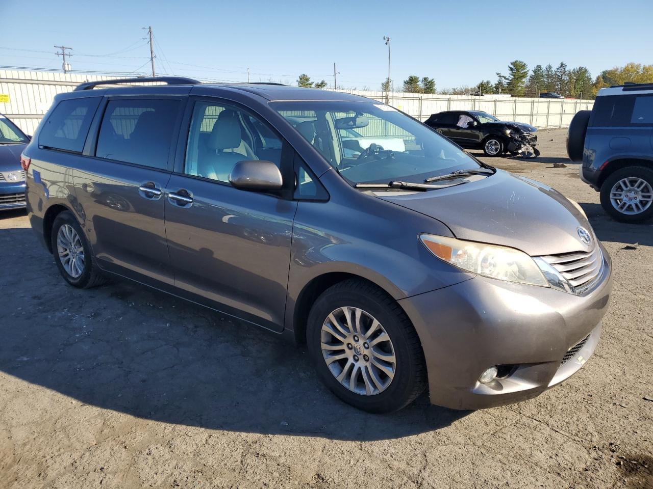 2017 Toyota Sienna Xle - Image 4