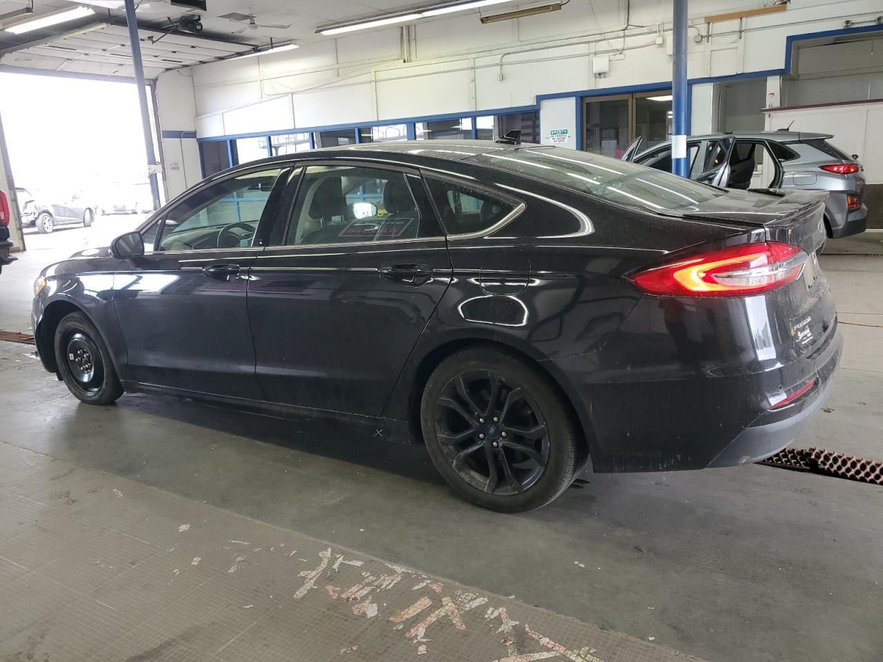 2019 Ford Fusion Se - Image 2