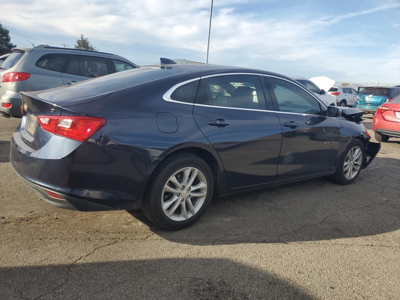 2017 Chevrolet Malibu Lt - Image 3