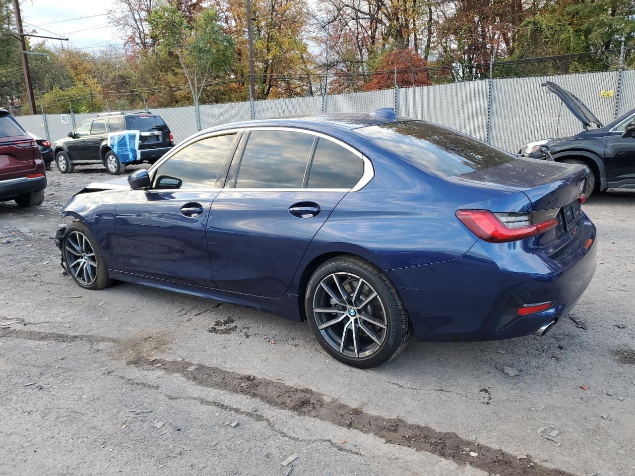 2020 BMW 330Xi - Фото 2