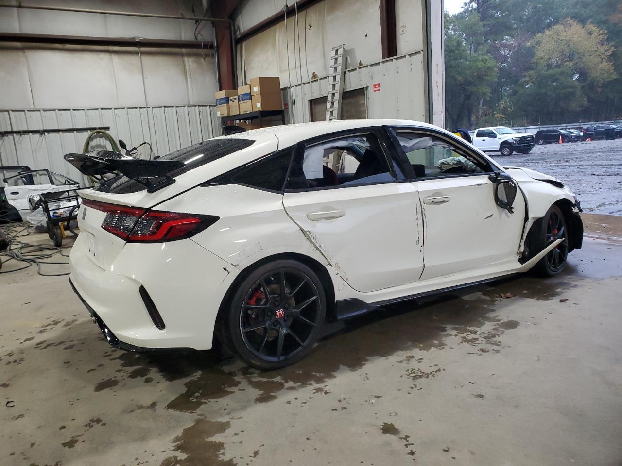 2024 Honda Civic Type-R - Image 3