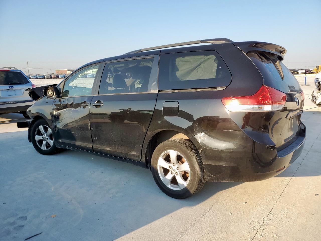 2014 Toyota Sienna Le - Фото 2