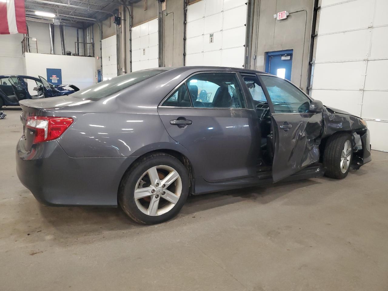 2014 Toyota Camry L - Фото 3