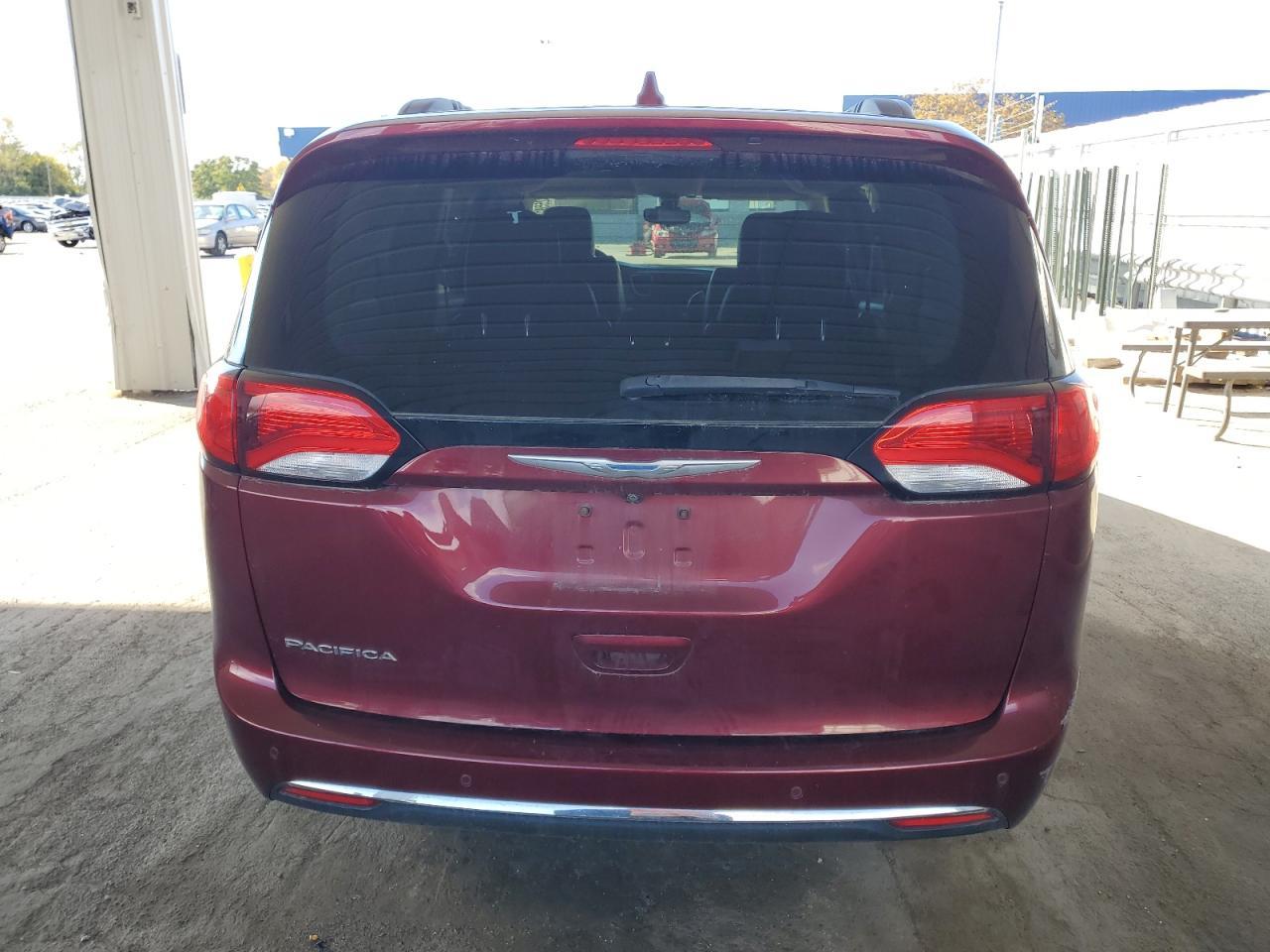 2017 Chrysler Pacifica Touring L - Фото 6