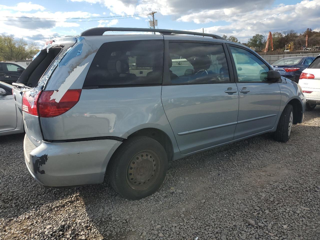2004 Toyota Sienna Ce - Image 3