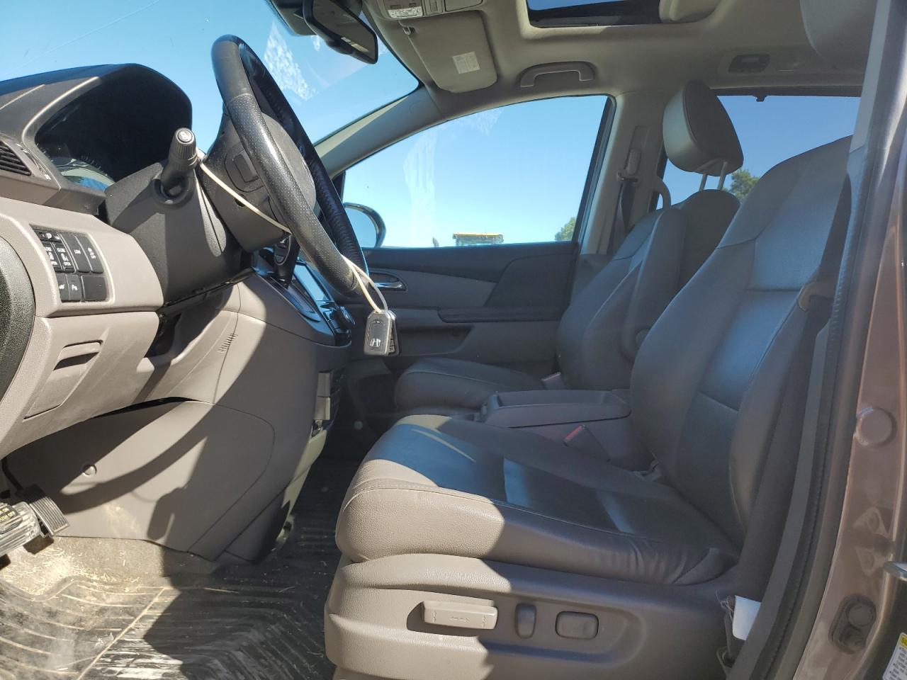 2015 Honda Odyssey Touring - Image 7