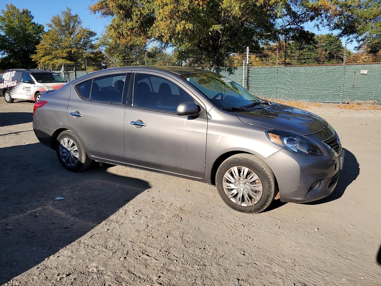 2014 Nissan Versa S - Фото 4