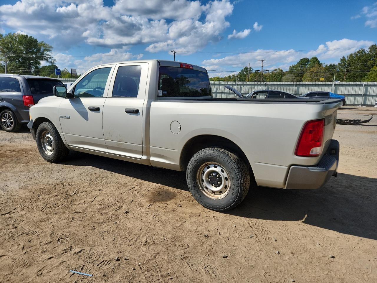 2010 Dodge Ram 1500 - Фото 2
