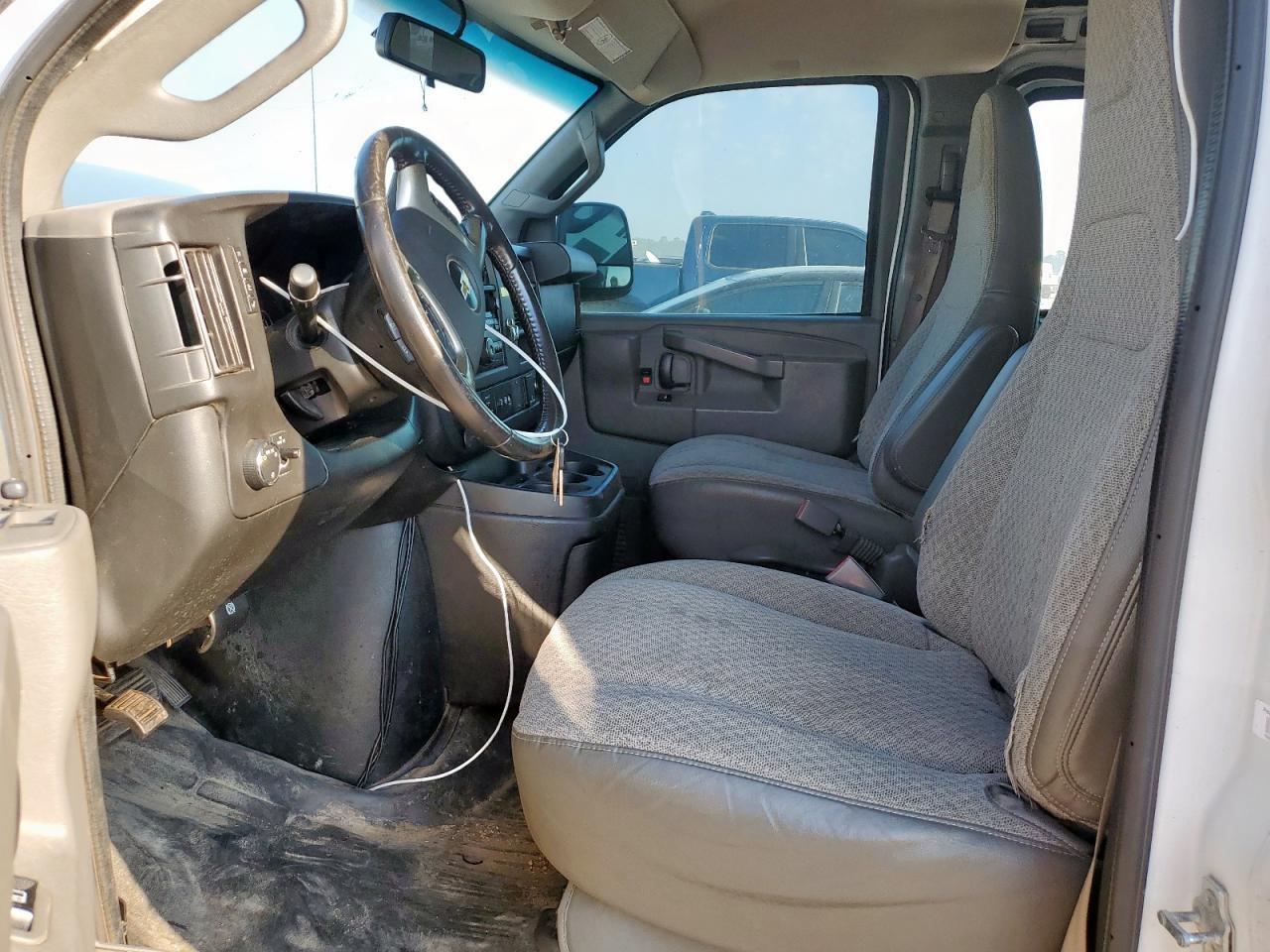 2018 Chevrolet Express 3500 Delivery Van - Фото 7