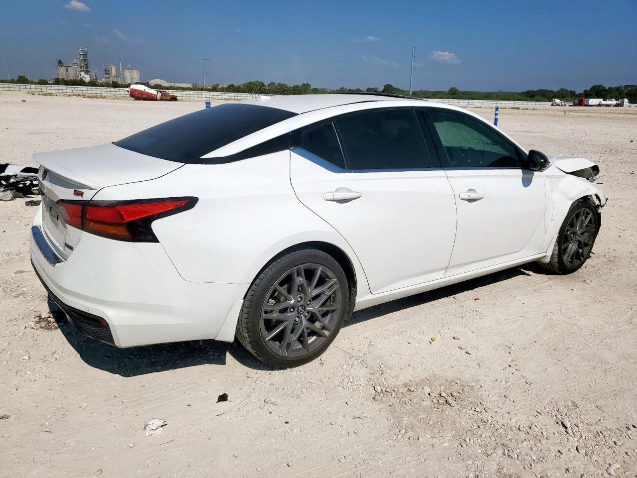2023 Nissan Altima Sr - Фото 3