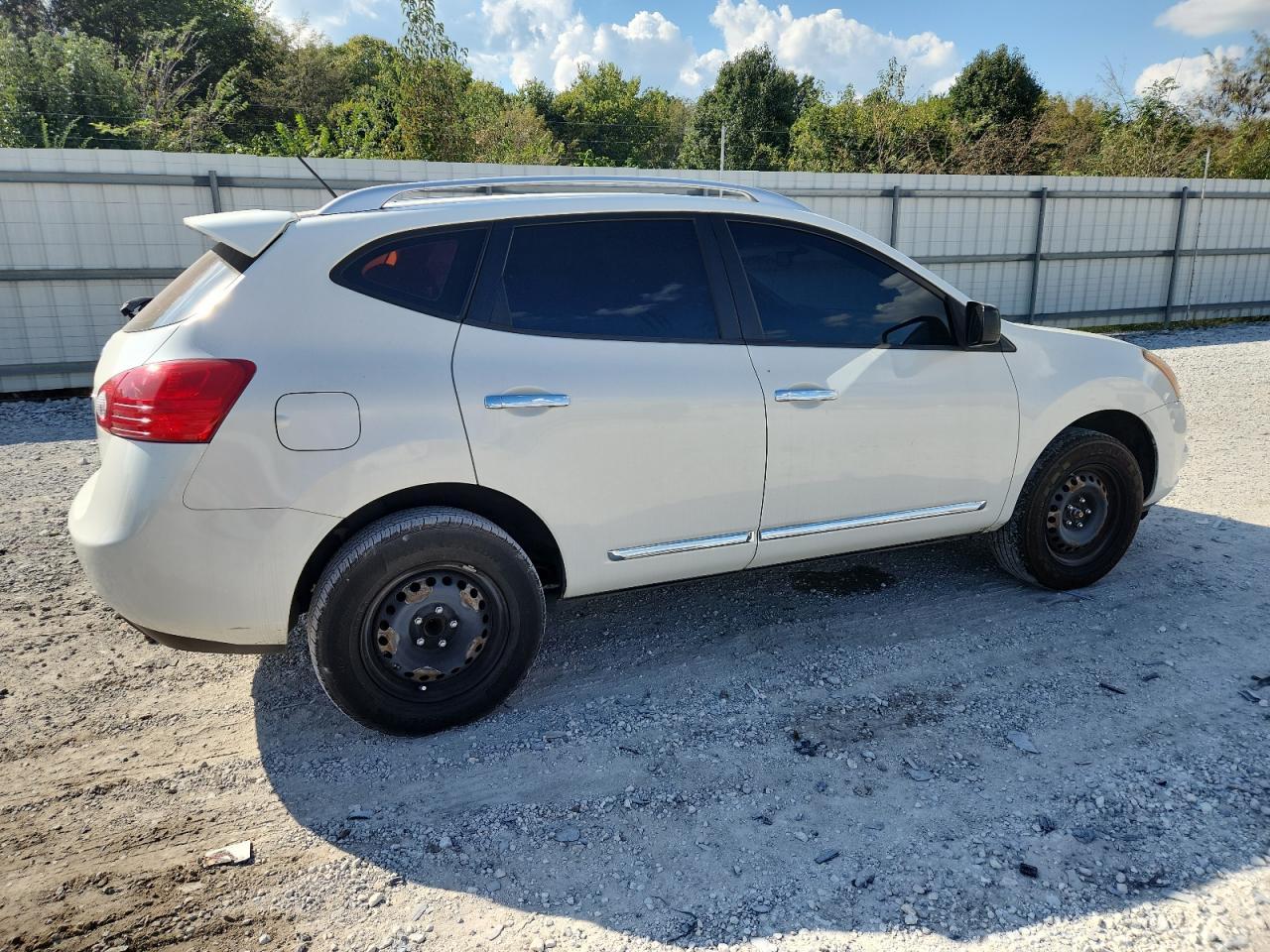 2015 Nissan Rogue Select S - Image 3