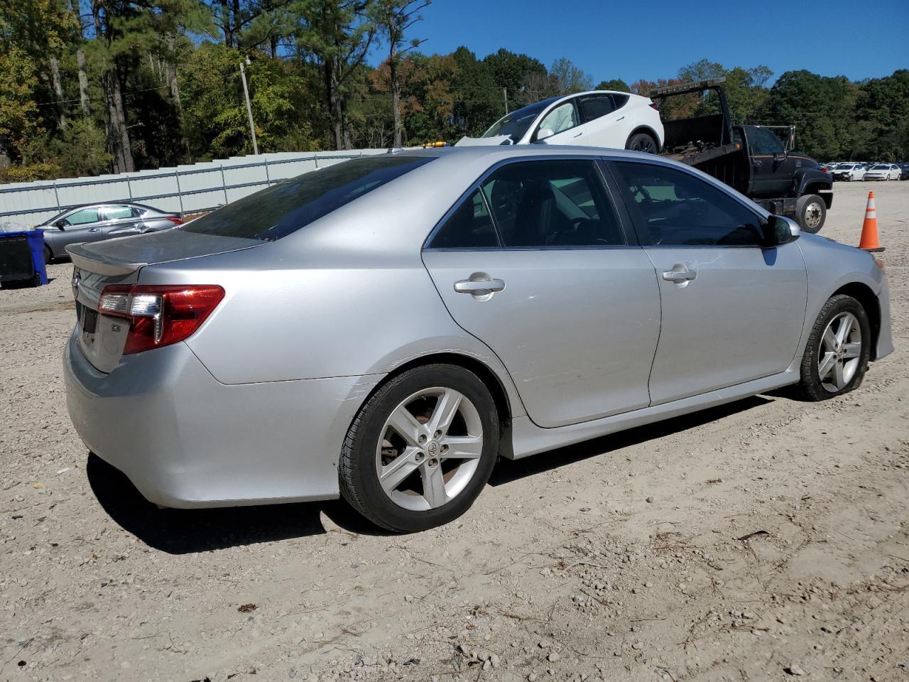 2014 Toyota Camry L - Фото 3