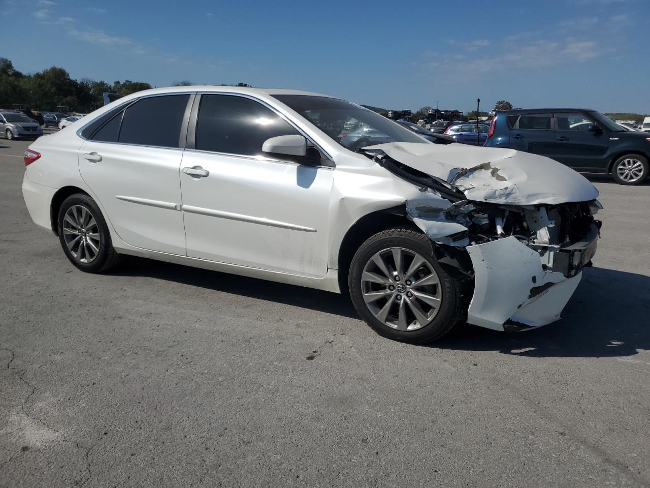 2016 Toyota Camry Le - Фото 4