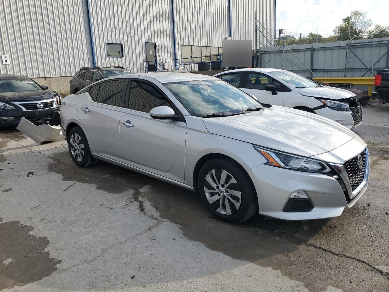 2020 Nissan Altima S - Фото 4