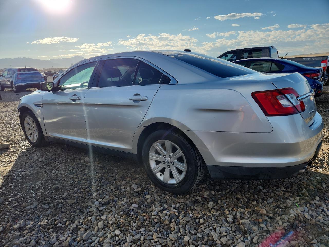 2011 Ford Taurus Se - Фото 2