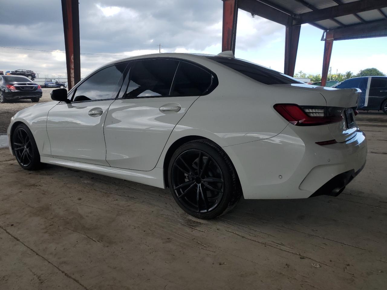 2021 BMW 330I - Фото 2