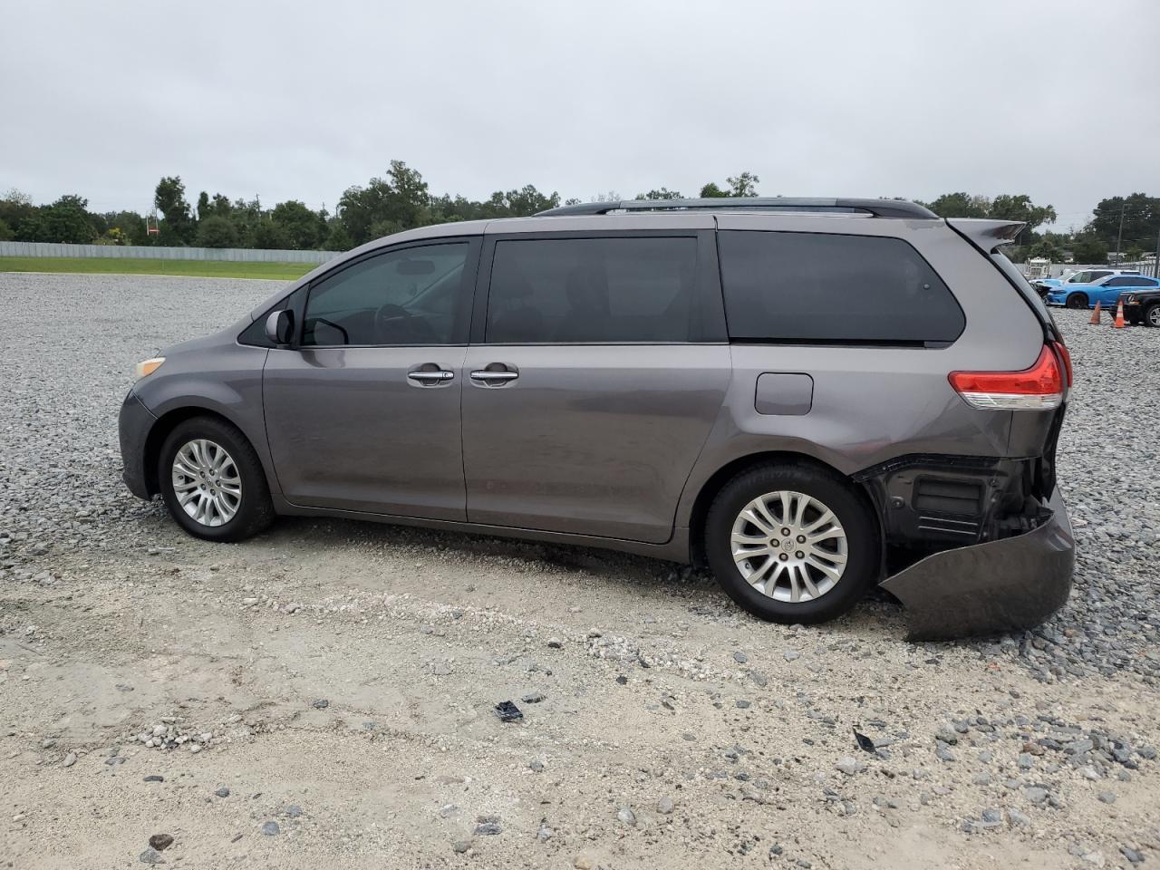 2014 Toyota Sienna Xle - Фото 2