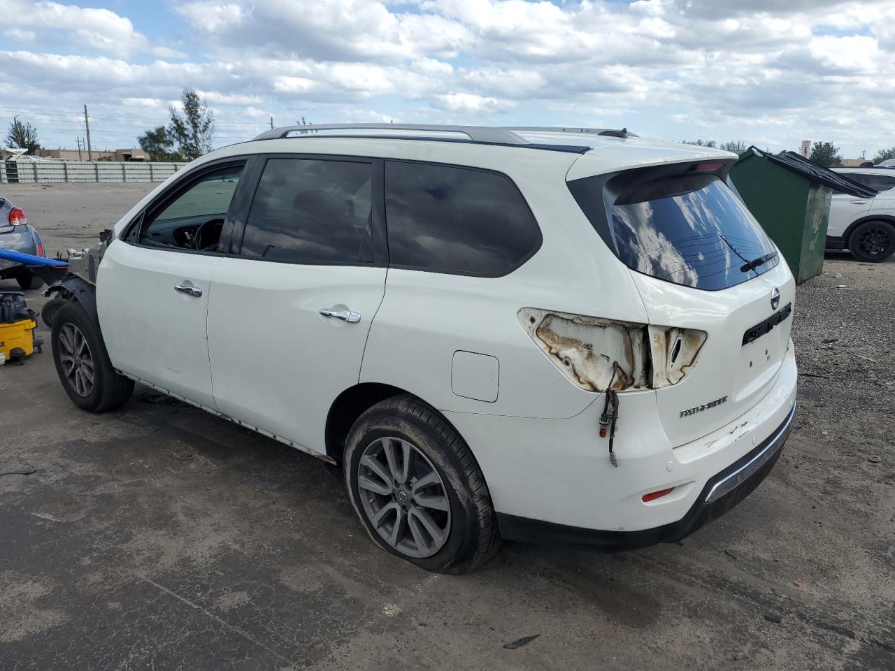 2016 Nissan Pathfinder S - Image 2