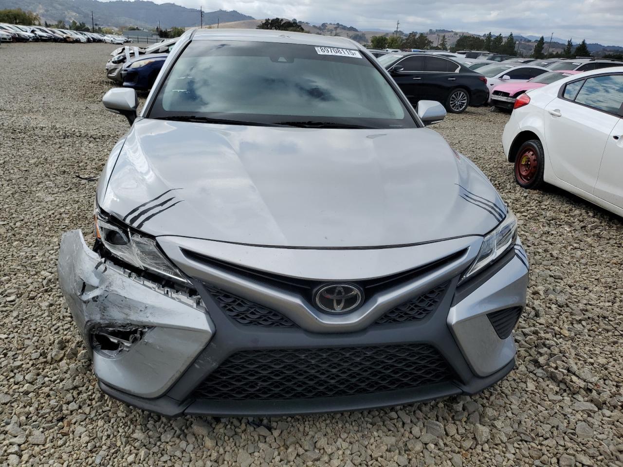 2020 Toyota Camry Se - Фото 5