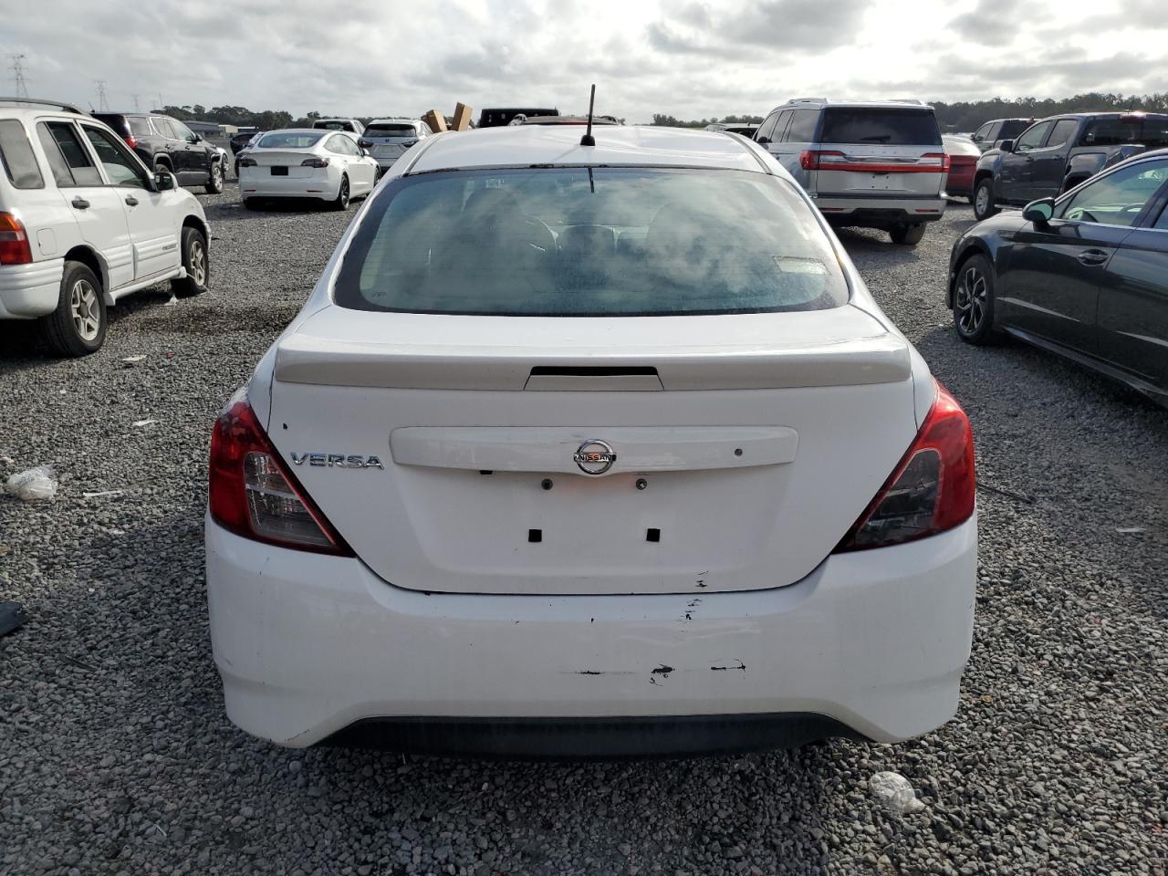 2019 Nissan Versa S - Фото 6
