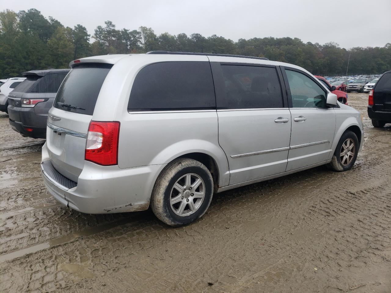 2012 Chrysler Town & Country Touring - Фото 3