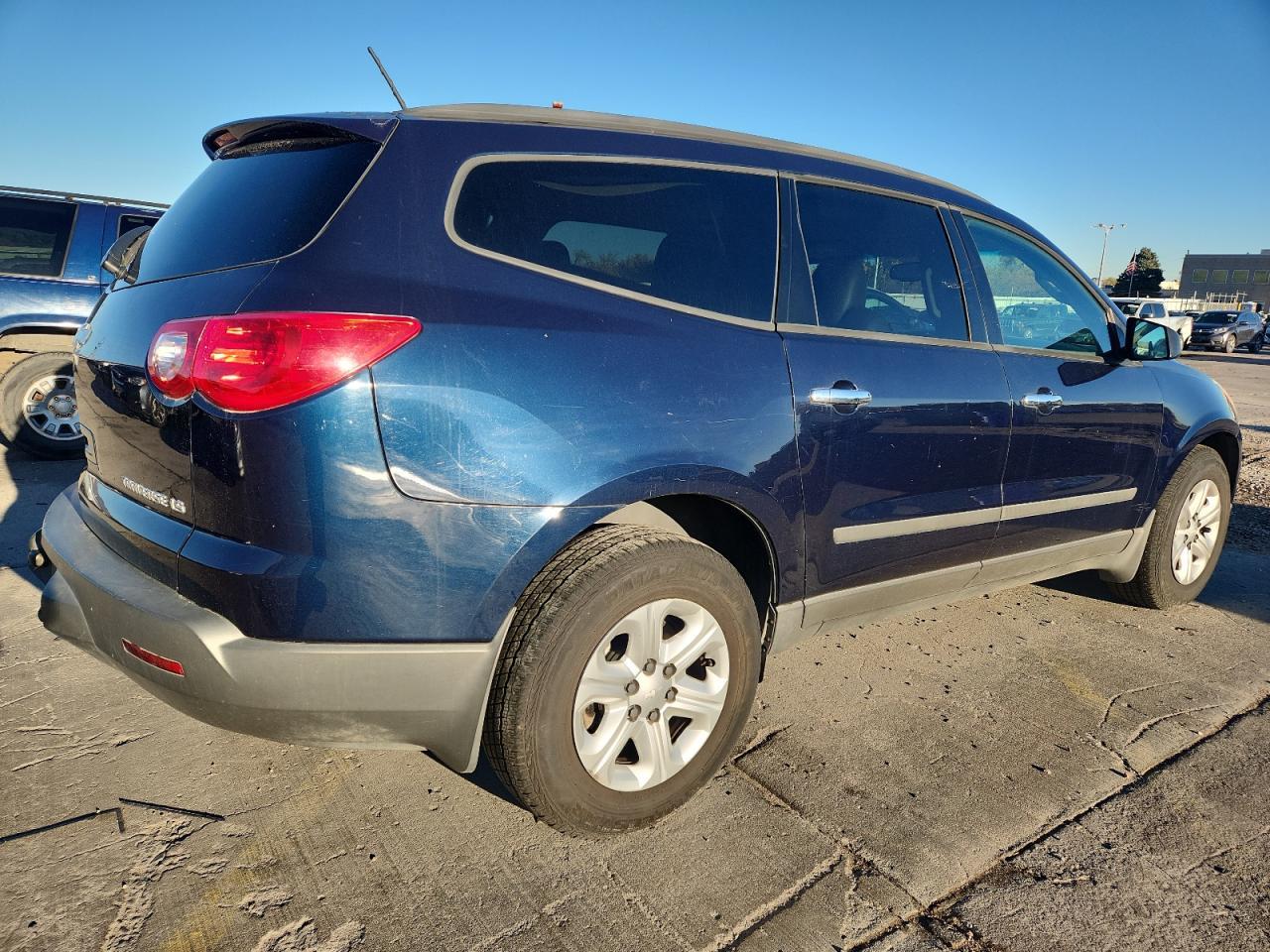 2011 Chevrolet Traverse Ls - Фото 3