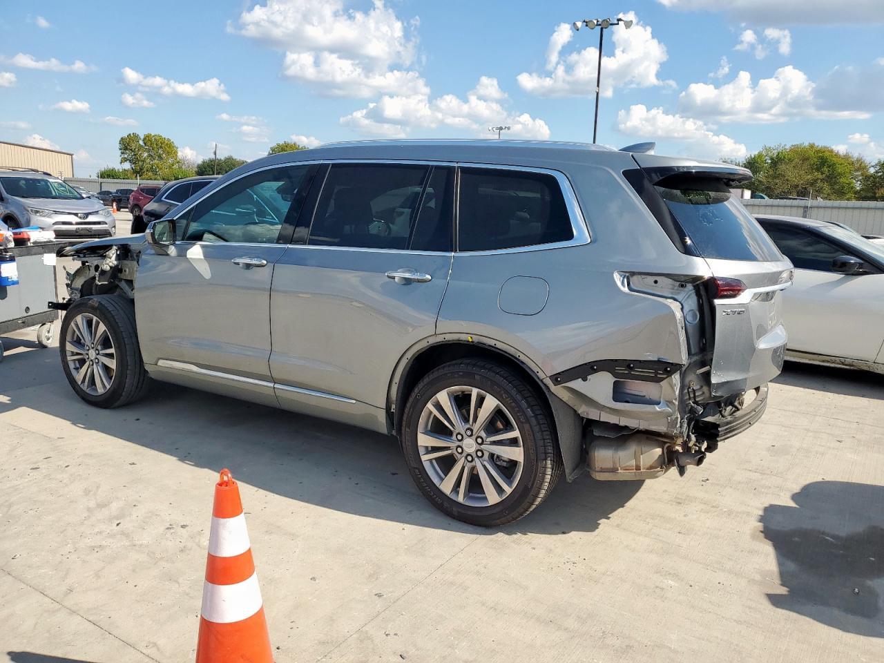 2024 Cadillac Xt6 Premium Luxury - Image 2