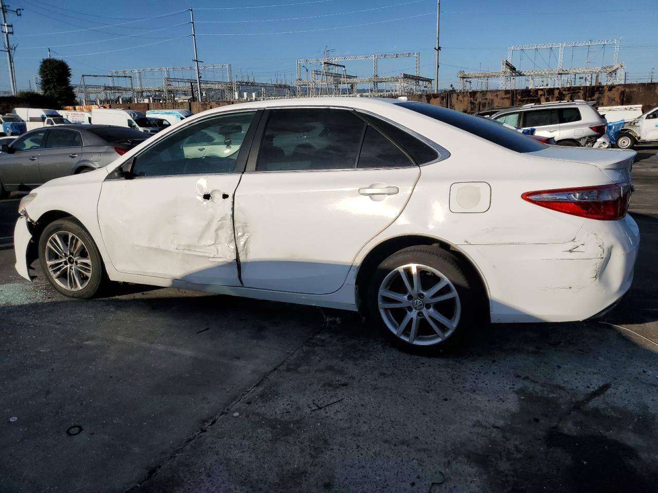 2017 Toyota Camry Le - Фото 2