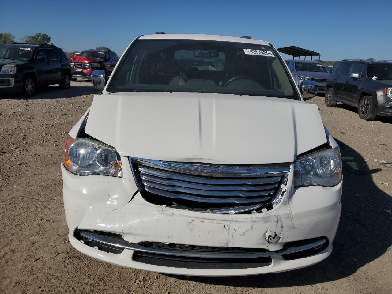 2012 Chrysler Town & Country Touring L - Фото 5