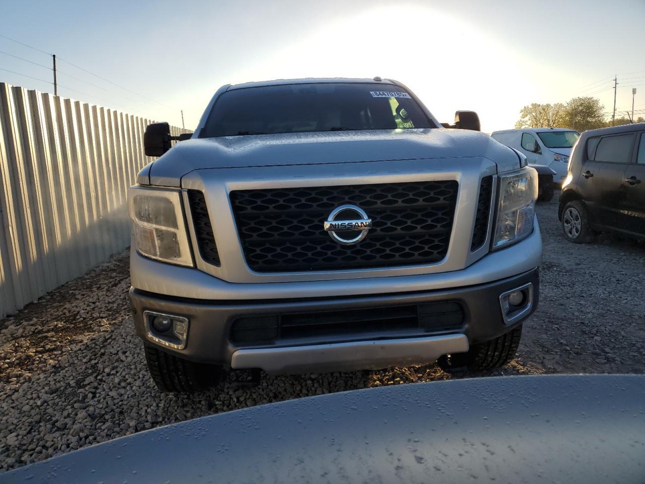 2017 Nissan Titan Xd Sl - Фото 5
