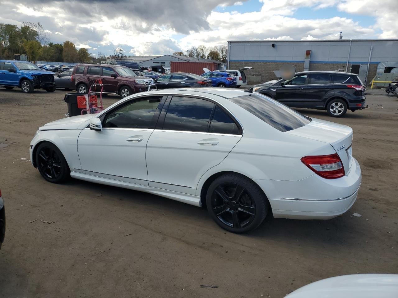 2010 Mercedes-Benz C 300 4Matic - Фото 2