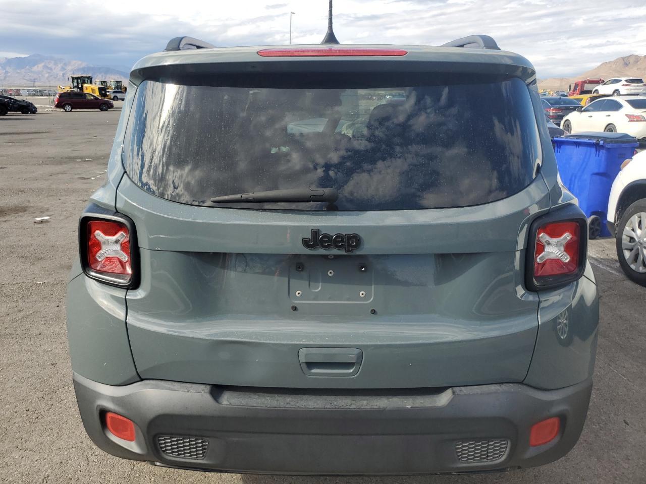 2018 Jeep Renegade Latitude - Image 6