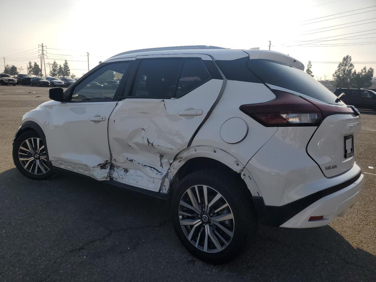 2021 Nissan Kicks Sv - Image 2