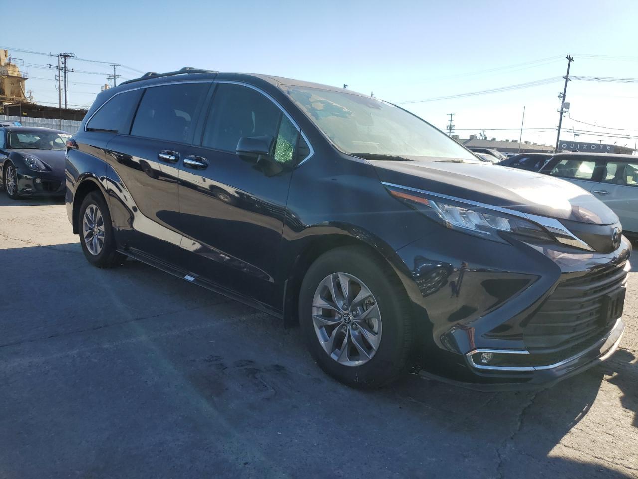 2022 Toyota Sienna Xle - Фото 4