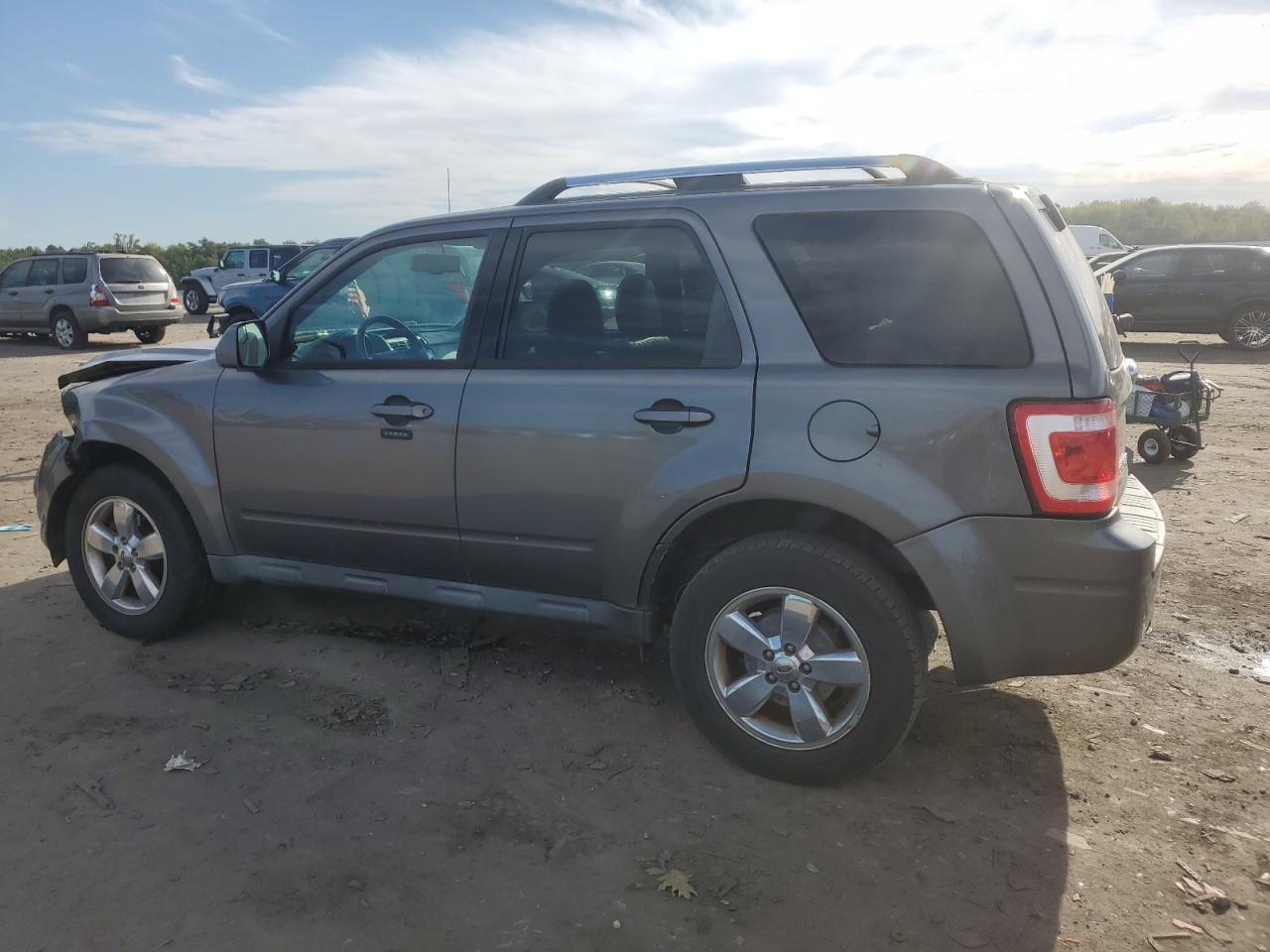 2010 Ford Escape Limited - Image 2