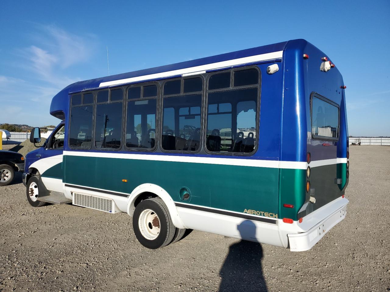 2008 Ford E450 Shuttle Bus - Image 3