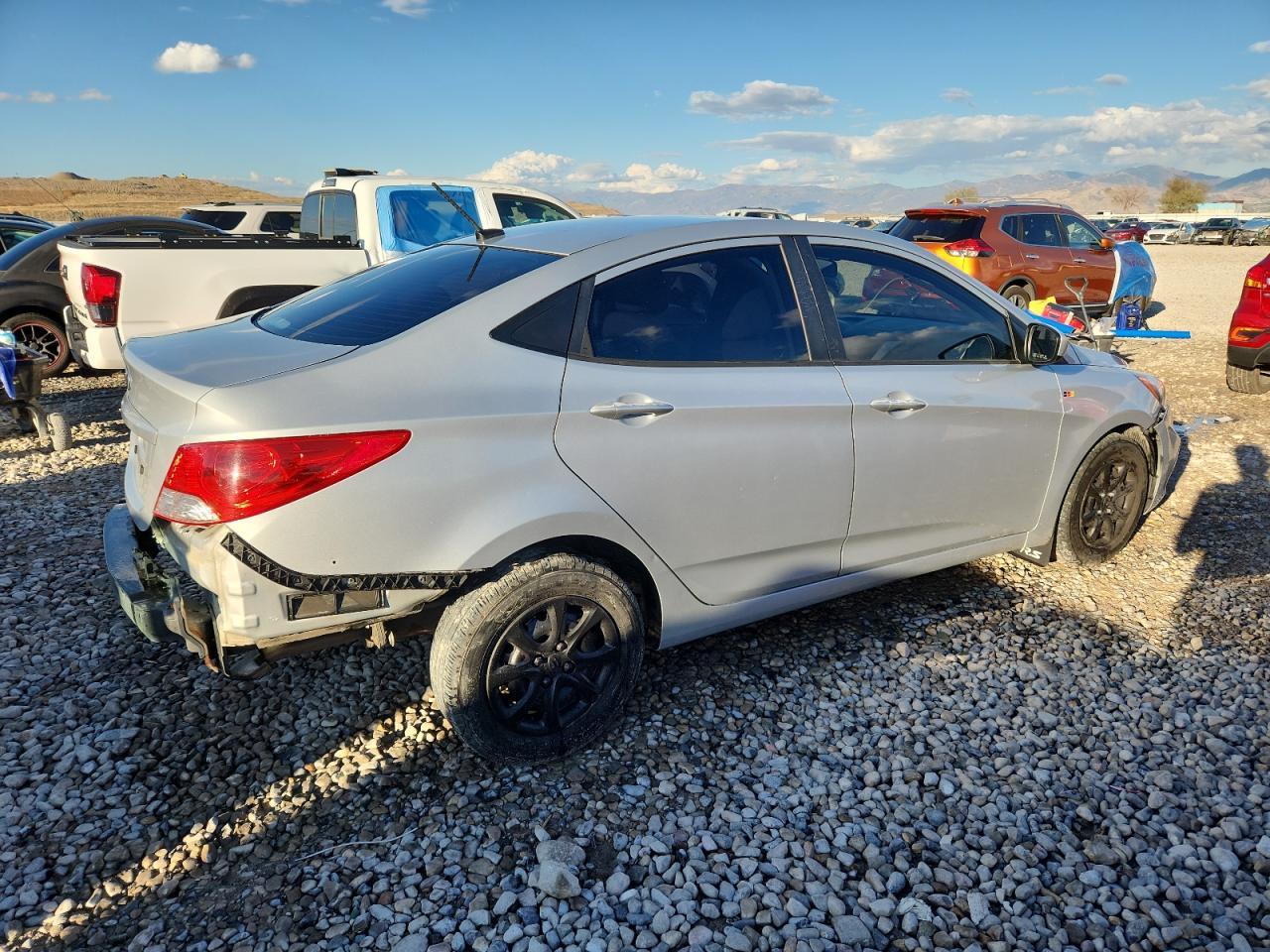 2013 Hyundai Accent Gls - Фото 3