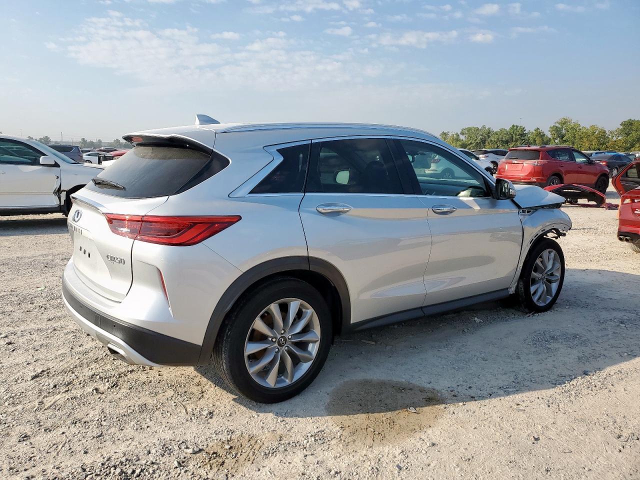 2021 Infiniti Qx50 Luxe - Image 3