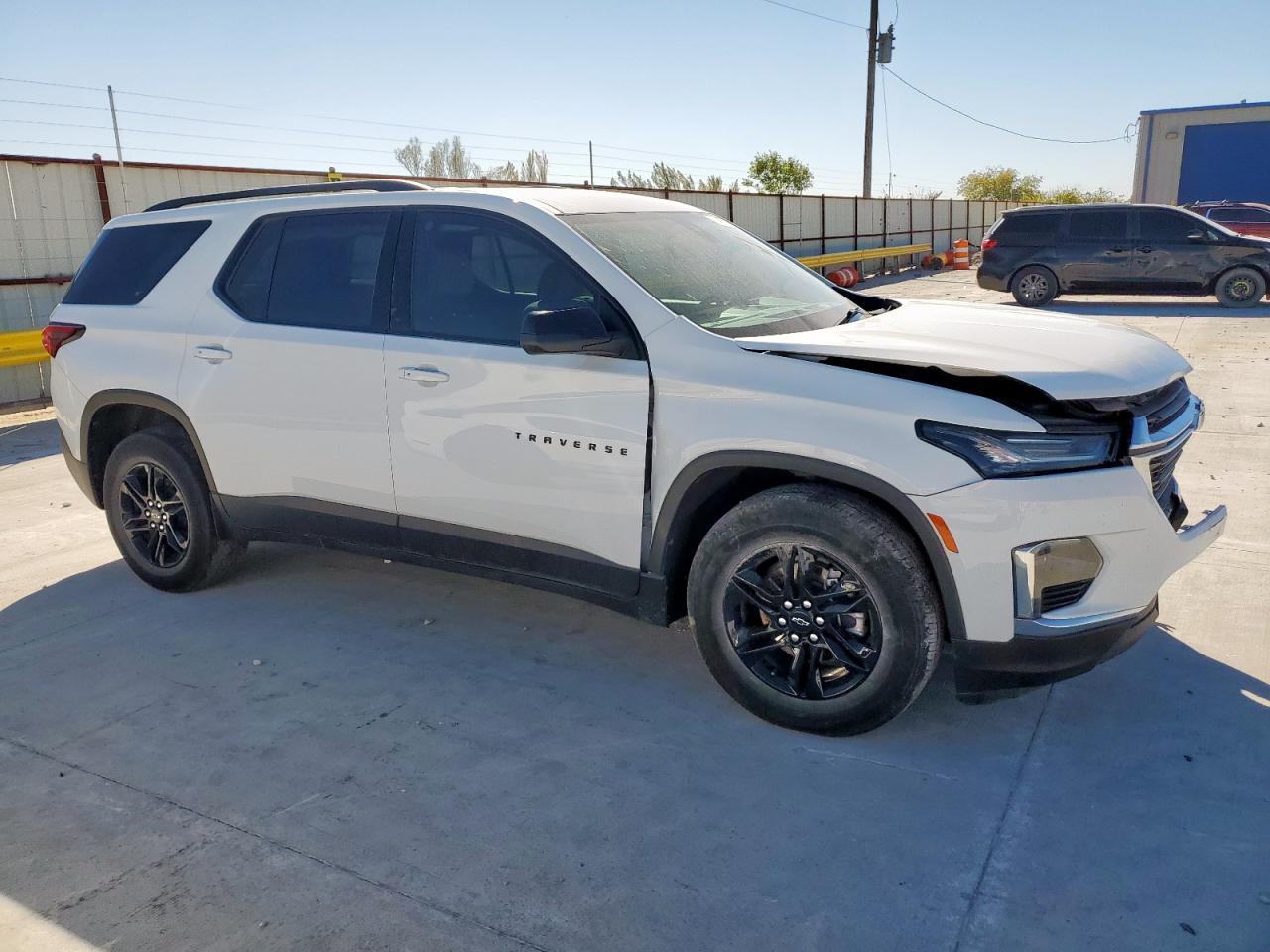 2022 Chevrolet Traverse Ls - Фото 4