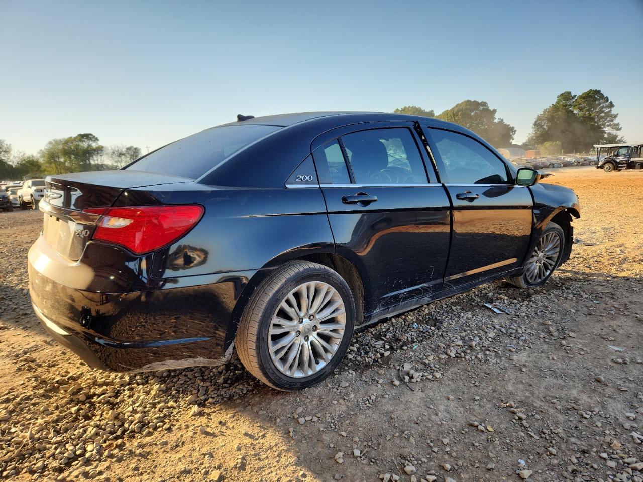 2013 Chrysler 200 Lx - Фото 3