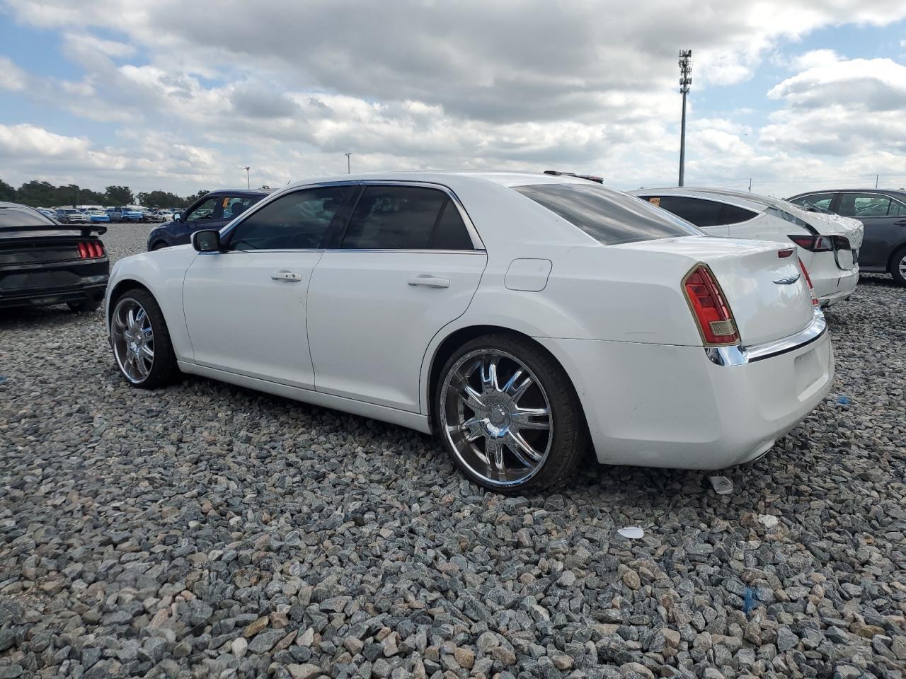 2013 Chrysler 300 - Image 2