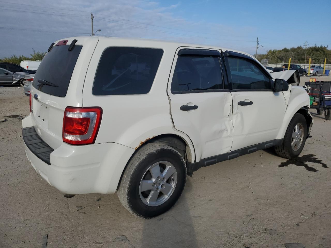 2012 Ford Escape Xls - Фото 3