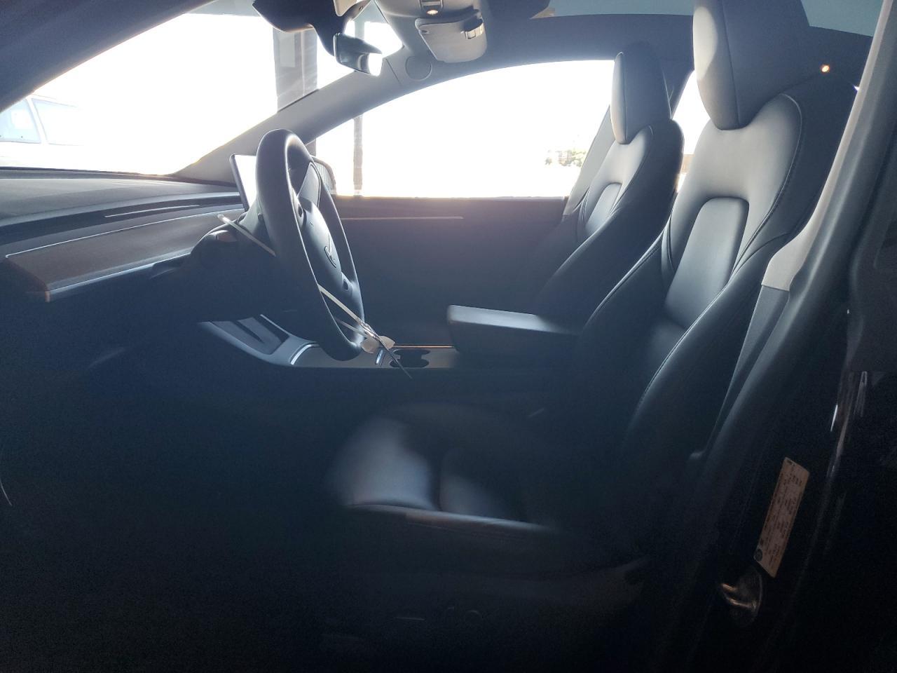 2025 Tesla Model Y - Фото 7